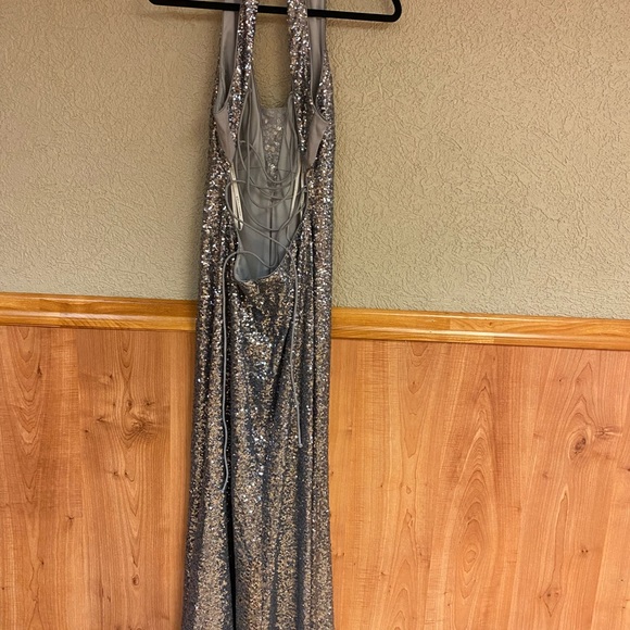 Mermaid style long prom dress! NEVER WORN - Picture 3 of 4